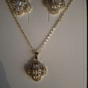 Elegant Gold Necklace and Earring Set